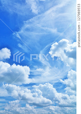 夏天藍天和雲彩 夏天藍天和雲彩 127069553