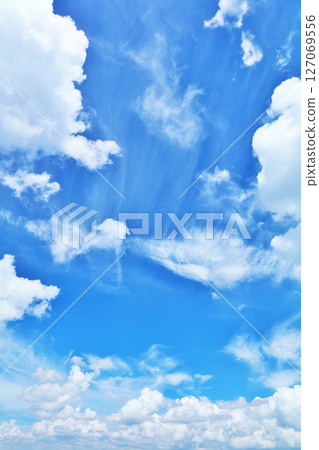夏天藍天和雲彩 127069556
