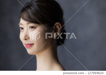 一個感覺皮膚保濕的女人 127069620