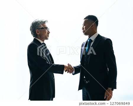 跨國商人握手 127069849