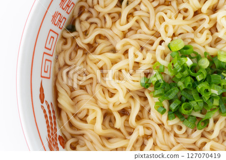 Close-up of instant noodles in a bowl 127070419
