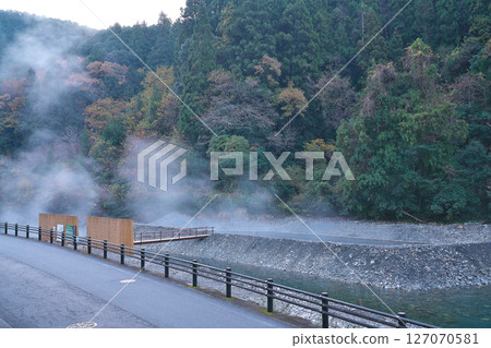 [Kawayu Onsen (Sennin-buro) (Early Morning)] Kawayu, Hongu-cho, Tanabe City, Wakayama Prefecture 127070581