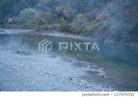[Kawayu Onsen (Sennin-buro) (Early Morning)] Kawayu, Hongu-cho, Tanabe City, Wakayama Prefecture 127070582