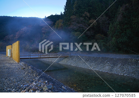 [Kawayu Onsen (Sennin-buro) (Early Morning)] Kawayu, Hongu-cho, Tanabe City, Wakayama Prefecture 127070585