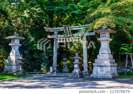 宮城鹽釜神社東面的鳥居 宮城鹽釜神社東面的鳥居 127070679