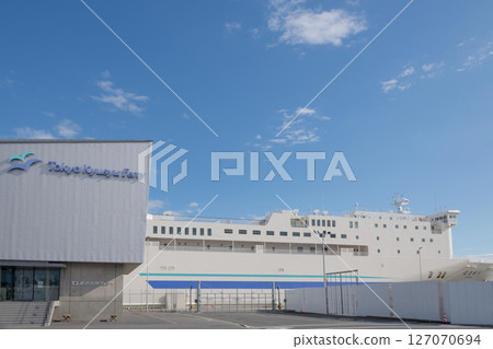 [Tokyo Kyushu Ferry, before departure of Hamayu bound for Shinmoji Port at Yokosuka Port] 127070694