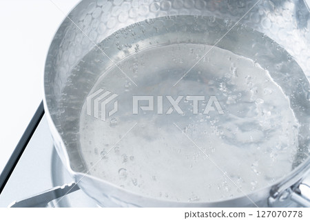 Boiling water in a pot 127070778