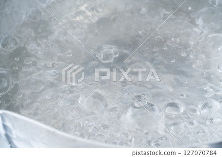 鍋裡燒水 鍋裡燒水 127070784