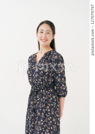 smiling young woman portrait 127070797