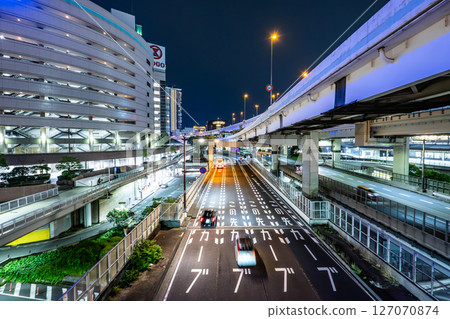 Image of a city road at night 127070874