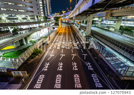 Image of a city road at night Image of a city road at night 127070943