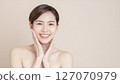 A Japanese female model in her 30s who cares about her skin 127070979