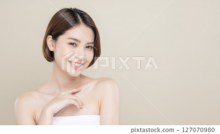 一位30多歲、笑容迷人的日本女模特 127070980