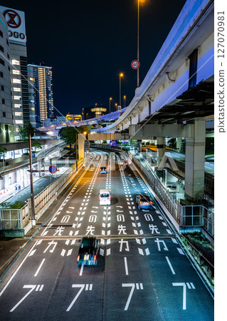 Image of a city road at night Image of a city road at night 127070981