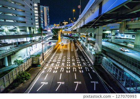 Image of a city road at night 127070993
