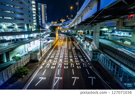 Image of a city road at night 127071036