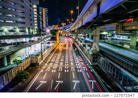 Image of a city road at night 127071047