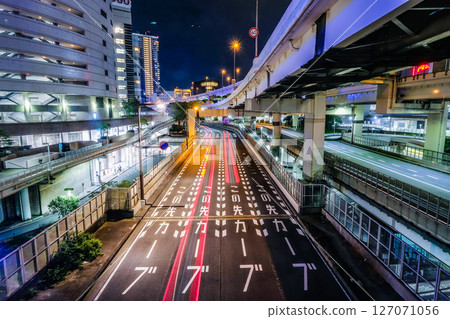 Image of a city road at night 127071056