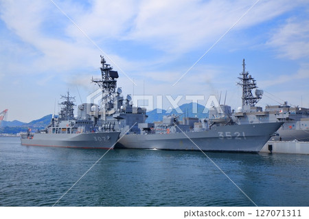 【廣島縣】晴天下陣的鬚子島（海上自衛隊艦隊） 127071311