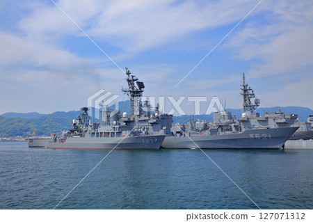 【廣島縣】晴天下陣的鬚子島（海上自衛隊艦隊） 127071312