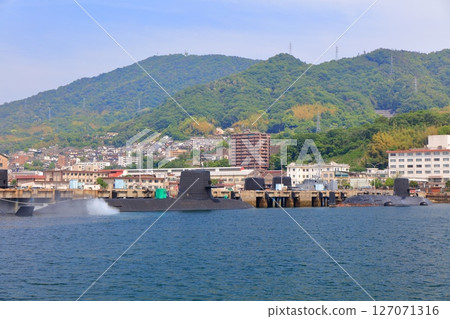 [Hiroshima Prefecture] Sukojima from the array under sunny weather (submarine fleet group) 127071316