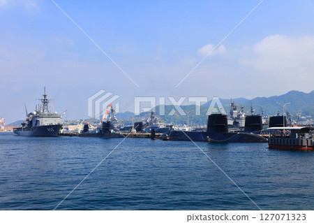 [Hiroshima Prefecture] Sukojima from the array under sunny weather (submarine fleet group) 127071323