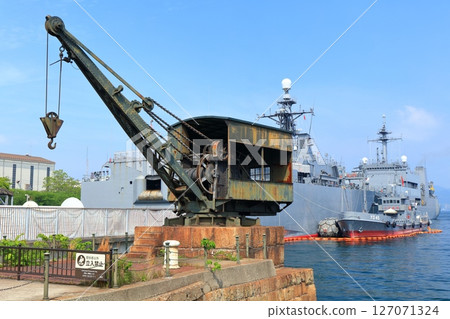 [Hiroshima Prefecture] Alley Karasukojima under clear skies (torpedo loading crane) 127071324