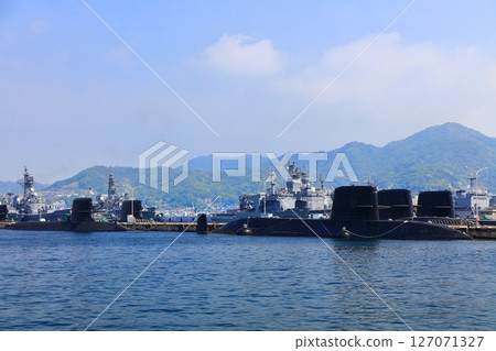 [Hiroshima Prefecture] Sukojima from the array under sunny weather (submarine fleet group) 127071327