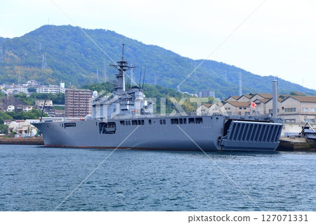 [Hiroshima Prefecture] The transport ship Osumi is moored at the Japan Maritime Self-Defense Force Kure Base on a clear day 127071331