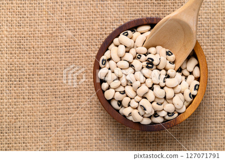 Black-eyed pea or cowpea in wooden bowl with scoop, Food ingredient, Top view Black-eyed pea or cowpea in wooden bowl with scoop, Food ingredient, Top view 127071791
