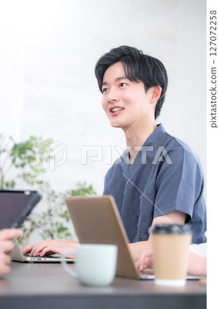 A man in casual clothes having a meeting, proposal, or business negotiation in an office 127072258