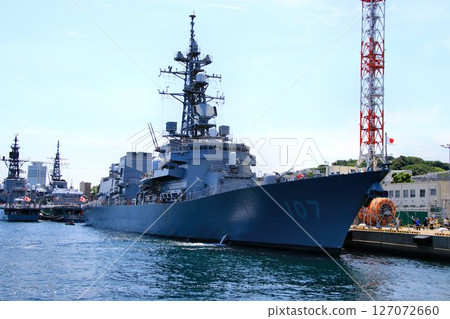 DD-107驅逐艦「五十鈴號」停靠並停泊在橫須賀軍港。 127072660