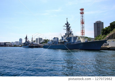 The DD-107 destroyer "Ikazuchi" docks and anchors at the naval port of Yokosuka. The DD-107 destroyer "Ikazuchi" docks and anchors at the naval port of Yokosuka. 127072662
