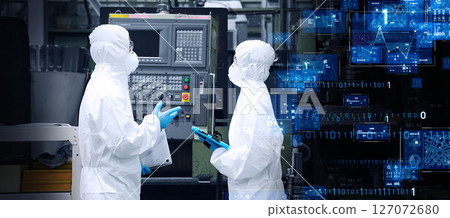 工廠穿著防護服工作的人群和數位技術概念 127072680