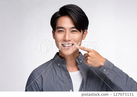 牙齒潔白的日本帥氣模特 127073131