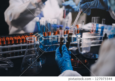 scientist working at the laboratory 127073344