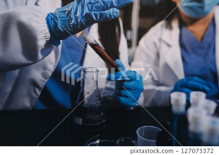 scientist working at the laboratory 127073372