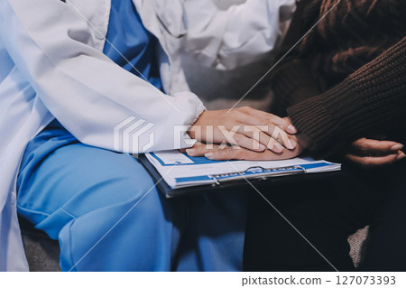 Doctor came to check the patient and shook his hand to encourage. Comforting the sick and treating the best, cured in the hospital. Doctor came to check the patient and shook his hand to encourage. Comforting the sick and treating the best, cured in the hospital. 127073393