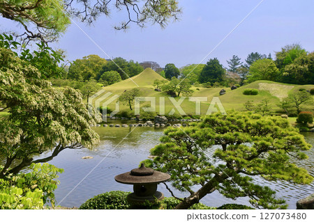 泉水池和富士山、水前寺成趣園（熊本縣熊本市） 127073480