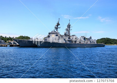 The Aegis destroyer "Maya" and the general-purpose destroyer "Takanami" will be docked and anchored at the naval port of Yokosuka. The Aegis destroyer "Maya" and the general-purpose destroyer "Takanami" will be docked and anchored at the naval port of Yokosuka. 127073708