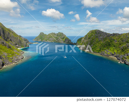 Boat running over the blue sea with waves. Tapiutan and Matinloc. El Nido, Palawan. Philippines. 127074072