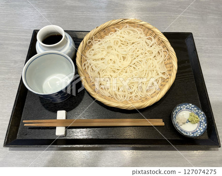 Sarashina soba noodles served in a colander 127074275