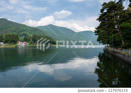 湖畔露營地:長野縣大町市中綱湖 湖畔露營地:長野縣大町市中綱湖 127076155