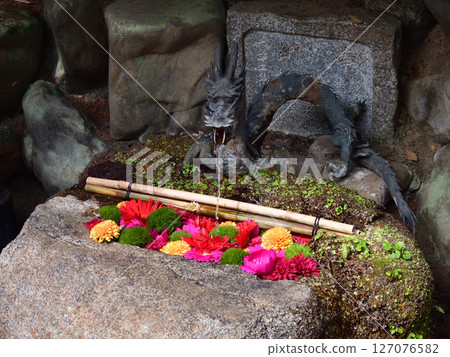 Hachidai Shrine Hanatemizu 127076582