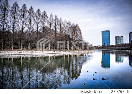 The East Outer Moat of Osaka Castle Park 127076726