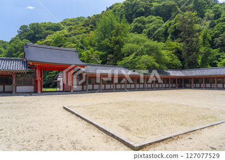 石清水八幡宮的通宮南門與迴廊 石清水八幡宮的通宮南門與迴廊 127077529