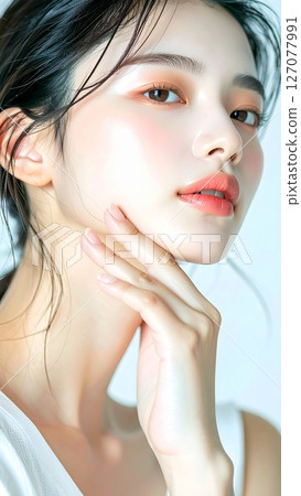 一位年輕女子的側面像,她很在意自己的臉部線條 一位年輕女子的側面像,她很在意自己的臉部線條 127077991