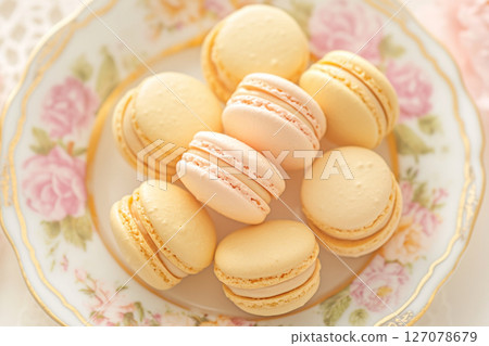 Cream colored macaroons 127078679