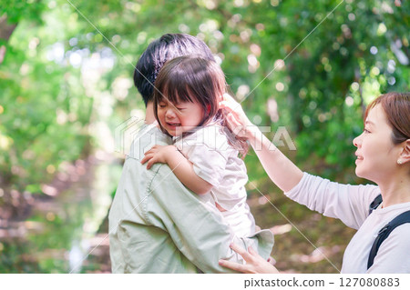 孩子和家人心情愉快 127080883