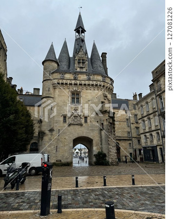 Bordeaux cityscape | BORDEAUX 127081226